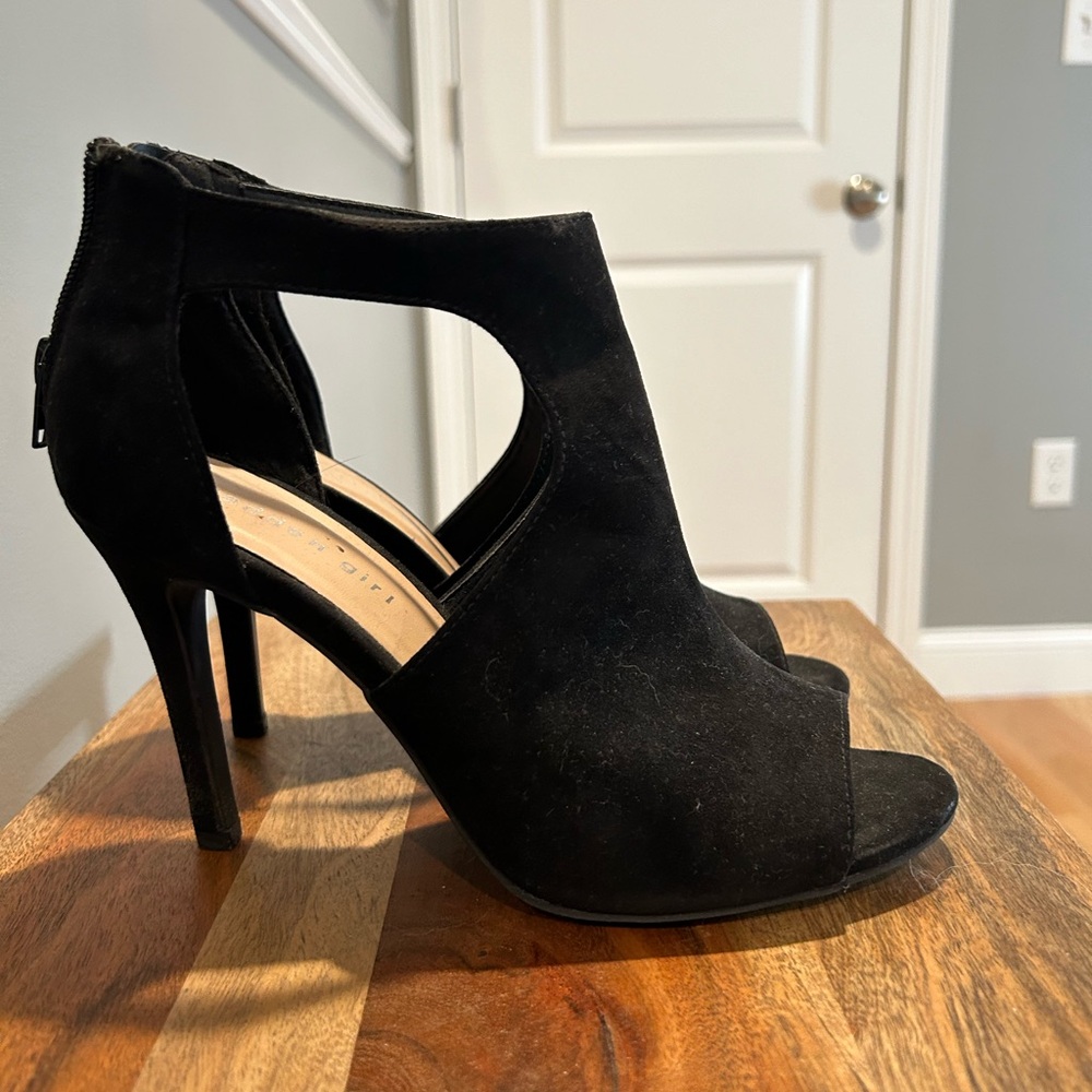 Like new!  Size 8 Madden Girl 3inch black open toe pumps